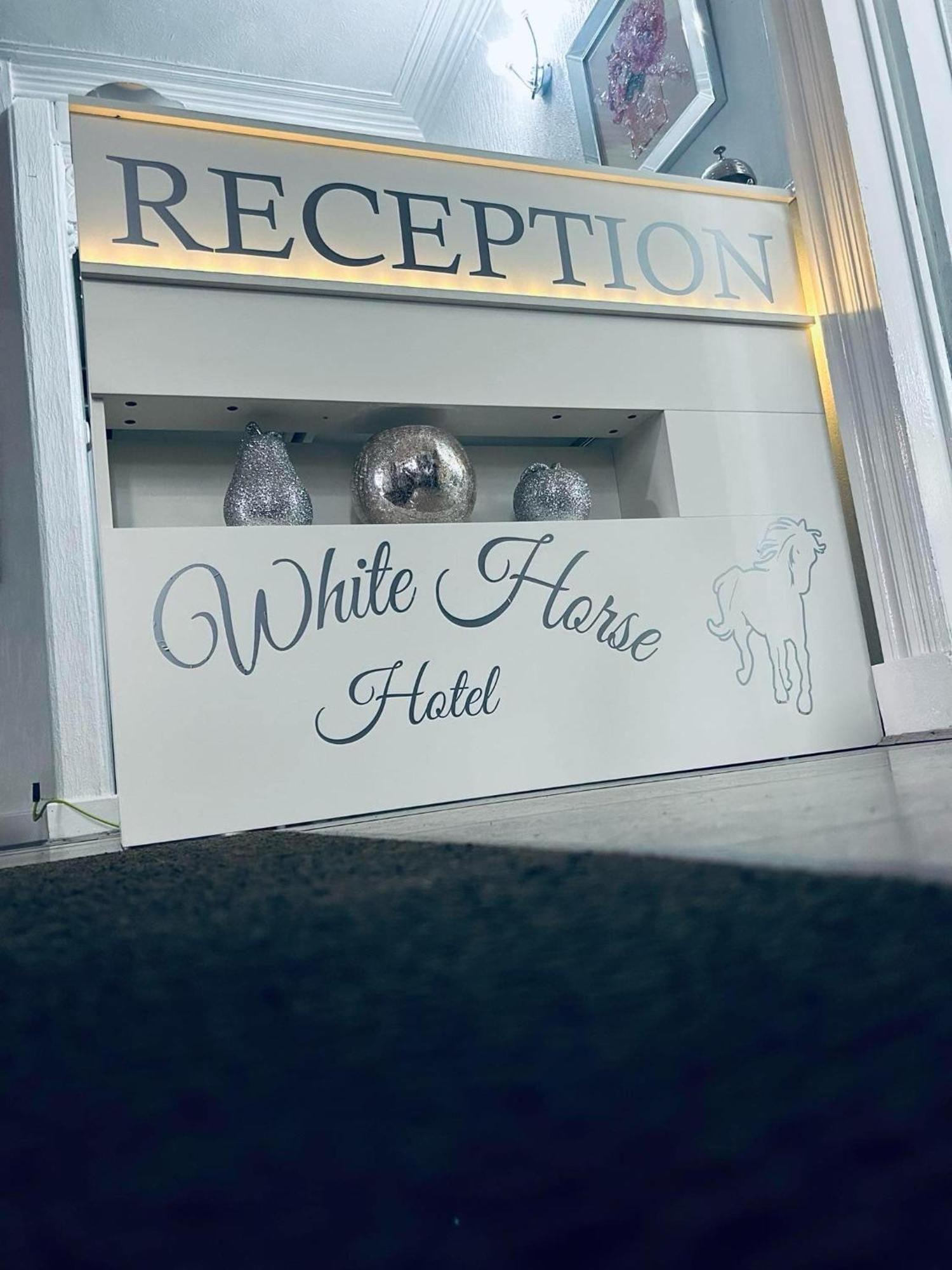 White Horse Hotel Strichen 外观 照片