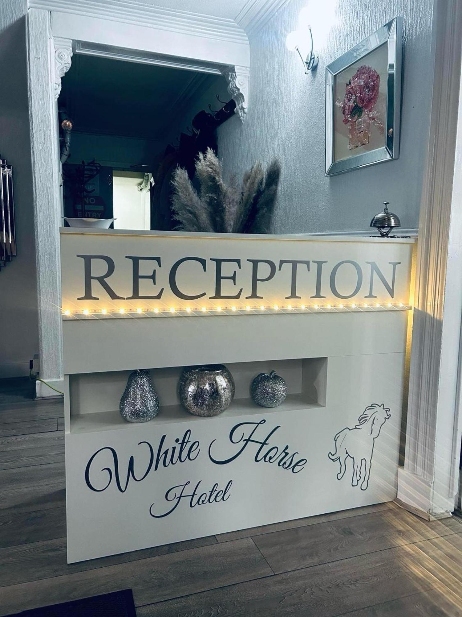 White Horse Hotel Strichen 外观 照片